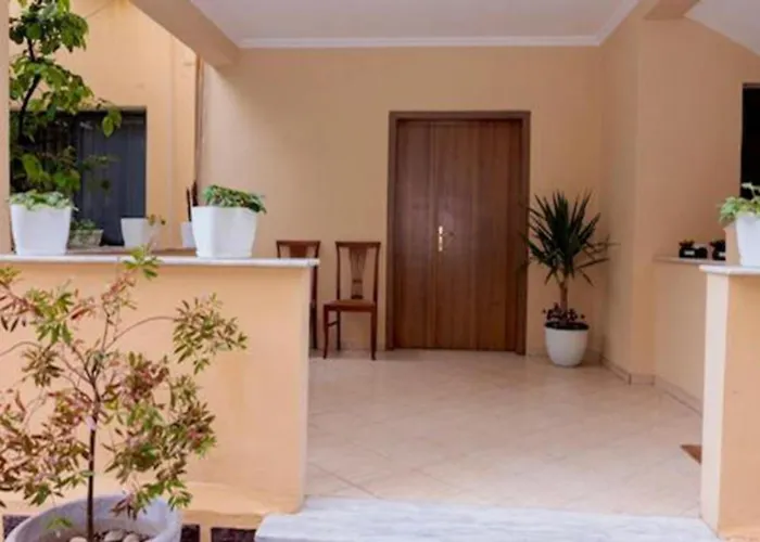 Garden House * تيرانا